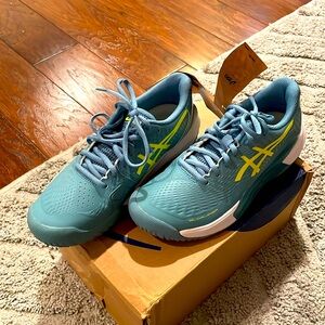 NWT Asics Gel Challenger sneakers, size 8